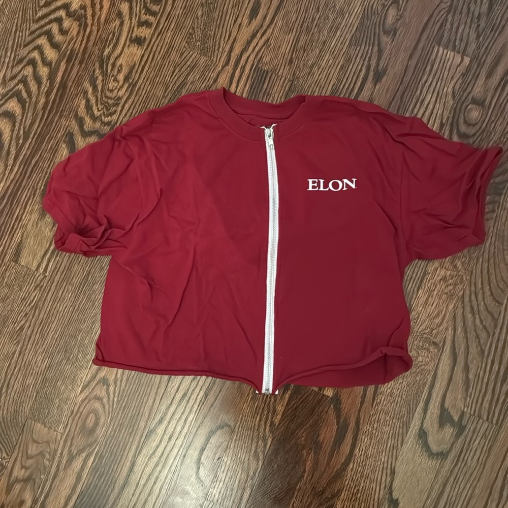 Elon University tshirt with zipper